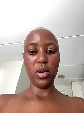 Snapshot of officialkhakes_za chatting on February 16, 7:15 am officialkhakes za online show from February 16, 7:15 am