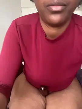 Snapshot of officialkhakes_za chatting on October 30, 8:38 am officialkhakes za online show from October 30, 8:38 am