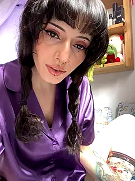 LiliJones  online show from November 6, 3:35 pm