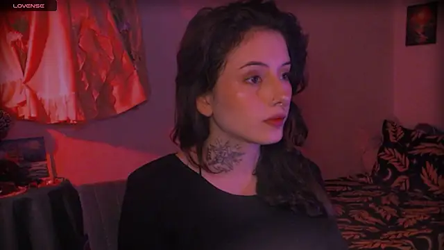 LiliJones  online show from March 27, 7:24 pm