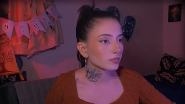 LiliJones  online show from April 4, 7:00 pm