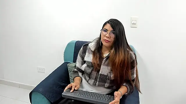 Luna Dumont online show from March 6, 11:25 am