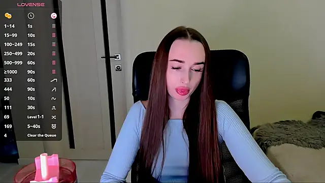 Kimmberr online show from December 19, 2:40 am