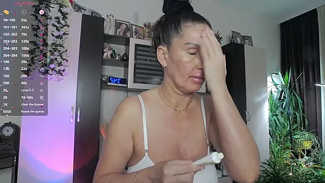 SheilaRyan online show from February 15, 4:42 am