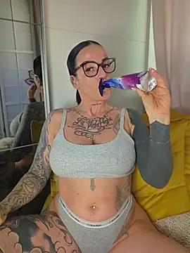 EmilyDiazofficial online show from June 24, 7:51 am