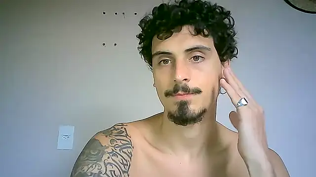 Snapshot of milkoffe chatting on December 1, 6:08 pm milkoffe online show from December 1, 6:08 pm