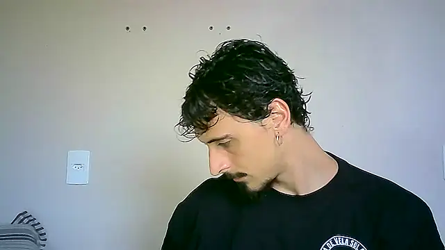 Snapshot of milkoffe chatting on December 13, 7:43 pm milkoffe online show from December 13, 7:43 pm