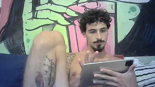 Snapshot of milkoffe chatting on March 9, 8:52 pm milkoffe online show from March 9, 8:52 pm