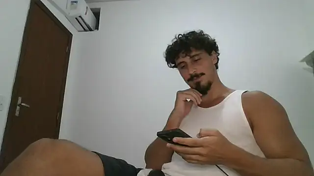 Snapshot of milkoffe chatting on February 2, 1:04 am milkoffe online show from February 2, 1:04 am