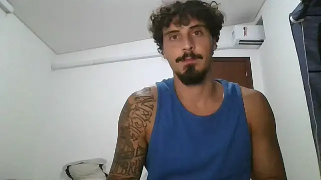 Snapshot of milkoffe chatting on February 5, 4:06 am milkoffe online show from February 5, 4:06 am