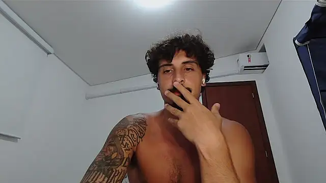 Snapshot of milkoffe chatting on February 7, 3:32 am milkoffe online show from February 7, 3:32 am