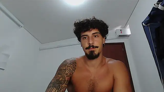 Snapshot of milkoffe chatting on February 8, 2:53 pm milkoffe online show from February 8, 2:53 pm