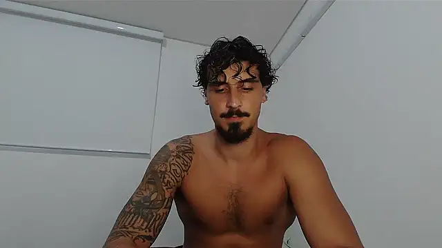 Snapshot of milkoffe chatting on February 18, 9:55 pm milkoffe online show from February 18, 9:55 pm