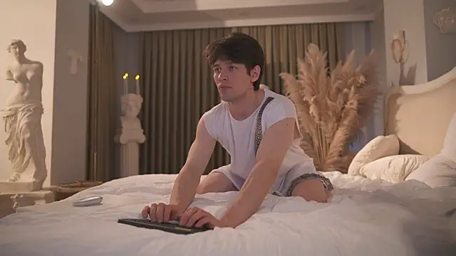 tommyjoyer online show from November 17, 7:03 am