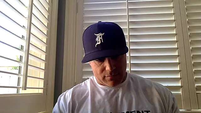 Snapshot of Bad_daddy21 chatting on September 22, 6:21 pm Bad daddy21 online show from September 22, 6:21 pm