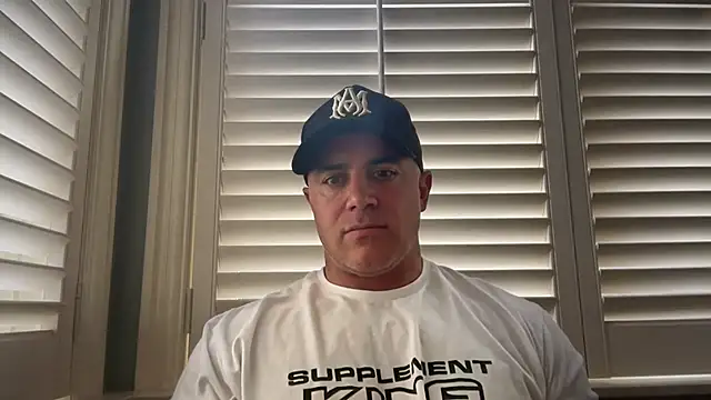 Snapshot of Bad_daddy21 chatting on November 17, 7:19 pm Bad daddy21 online show from November 17, 7:19 pm