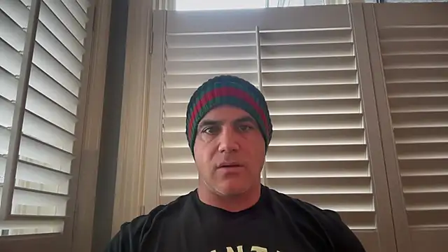 Snapshot of Bad_daddy21 chatting on December 18, 7:09 pm Bad daddy21 online show from December 18, 7:09 pm