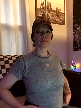 Snapshot of SidneyRaee chatting on November 18, 4:44 pm SidneyRaee online show from November 18, 4:44 pm