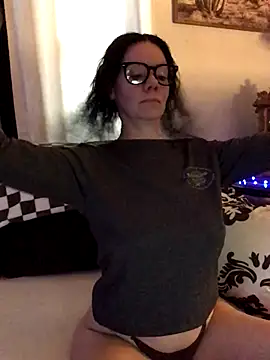 Snapshot of SidneyRaee chatting on December 3, 4:16 pm SidneyRaee online show from December 3, 4:16 pm