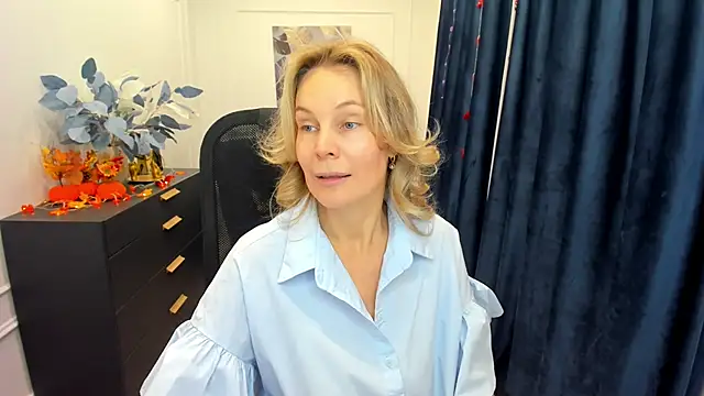 Sinty Devis online show from November 1, 4:25 am