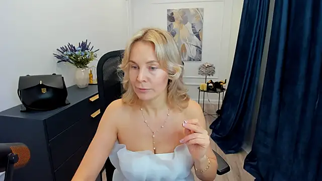 Sinty Devis online show from February 22, 4:24 am