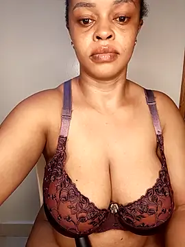 Snapshot of boobsnipplian chatting on February 24, 4:27 am boobsnipplian online show from February 24, 4:27 am