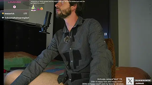 Snapshot of just_maxii chatting on February 2, 1:55 am just maxii online show from February 2, 1:55 am