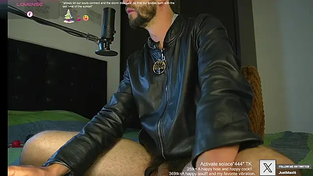 Snapshot of just_maxii chatting on February 13, 12:57 am just maxii online show from February 13, 12:57 am