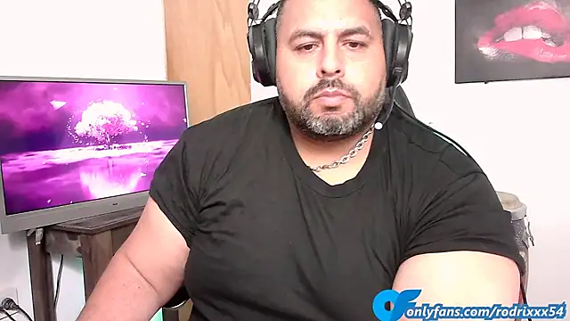 Snapshot of rodrix54 chatting on January 8, 2:46 am rodrix54 online show from January 8, 2:46 am