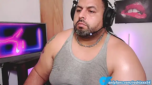 Snapshot of rodrix54 chatting on February 4, 8:06 pm rodrix54 online show from February 4, 8:06 pm