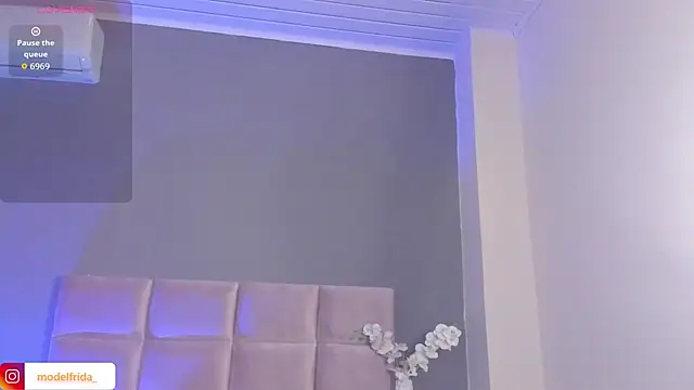 Snapshot of _frida1 chatting on November 17, 12:55 pm frida1 online show from November 17, 12:55 pm