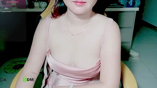 Snapshot of Emi-Vibes- chatting on June 15, 8:44 pm Emi-Vibes- online show from June 15, 8:44 pm