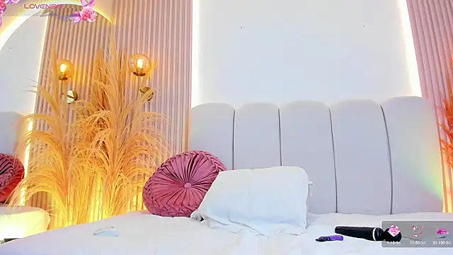 Snapshot of carolriveraa_ chatting on November 18, 8:13 pm carolriveraa online show from November 18, 8:13 pm