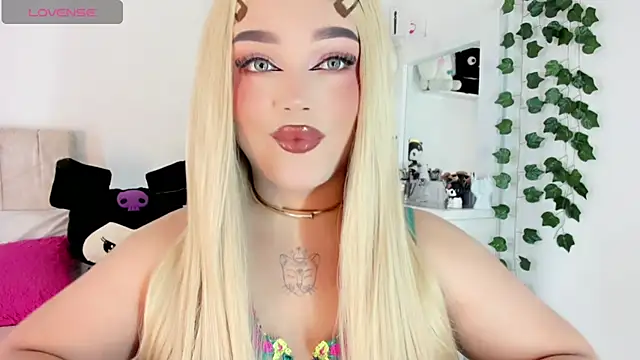 Snapshot of cattriona_muller chatting on July 12, 11:51 pm cattriona muller online show from July 12, 11:51 pm