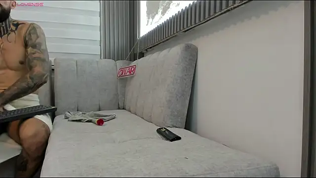 Snapshot of Apolo_Bianco_ chatting on November 21, 6:23 am Apolo Bianco online show from November 21, 6:23 am