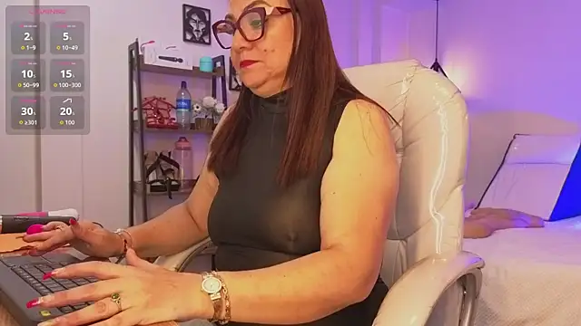 lady nylon  online show from January 18, 12:20 pm