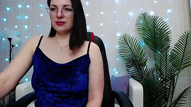 Camelia Lillie online show from March 17, 1:10 am