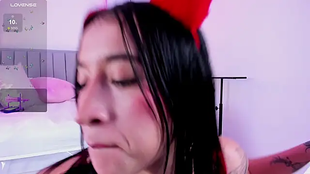 Snapshot of EriKlein chatting on February 13, 10:33 pm EriKlein online show from February 13, 10:33 pm