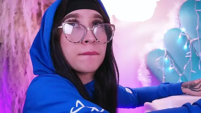 Snapshot of EriKlein chatting on December 13, 10:37 pm EriKlein online show from December 13, 10:37 pm