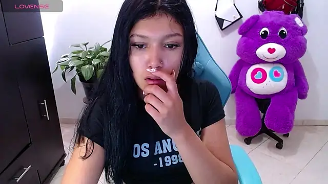 emily rosse04 online show from April 16, 5:03 pm