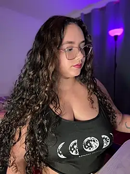 Snapshot of CurlyGirl_1 chatting on May 18, 11:32 pm CurlyGirl 1 online show from May 18, 11:32 pm