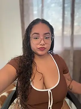 Snapshot of CurlyGirl_1 chatting on June 24, 11:04 pm CurlyGirl 1 online show from June 24, 11:04 pm