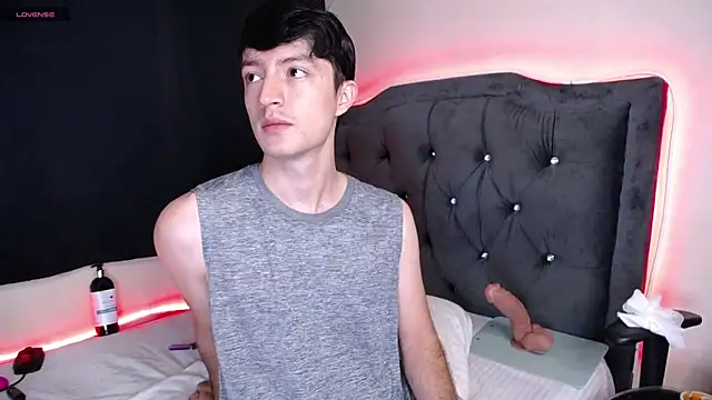 Snapshot of henry_diiaz chatting on December 4, 5:39 am henry diiaz online show from December 4, 5:39 am