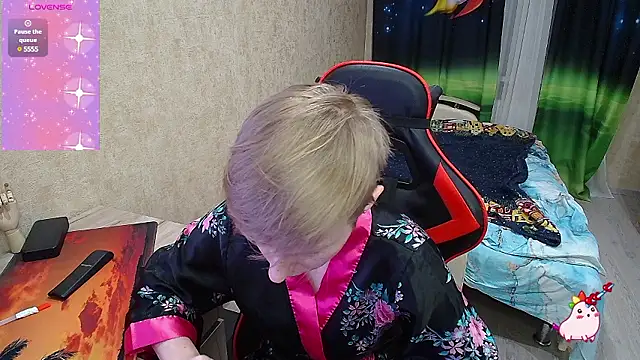 Alexis Gordon online show from December 1, 9:26 pm