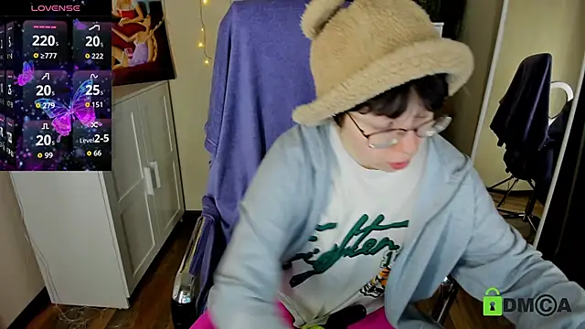 Melissa Wells online show from October 12, 9:25 pm