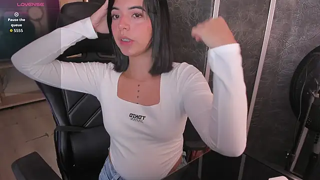 NicolRoss  online show from October 22, 12:05 pm