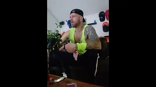 Snapshot of eltoulou chatting on January 12, 9:08 pm eltoulou online show from January 12, 9:08 pm