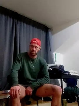 Snapshot of eltoulou chatting on February 17, 11:20 pm eltoulou online show from February 17, 11:20 pm