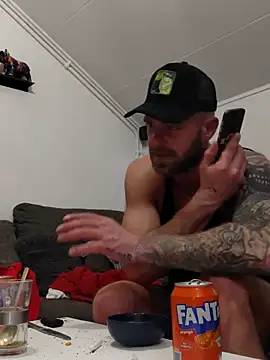 Snapshot of eltoulou chatting on March 3, 8:43 pm eltoulou online show from March 3, 8:43 pm