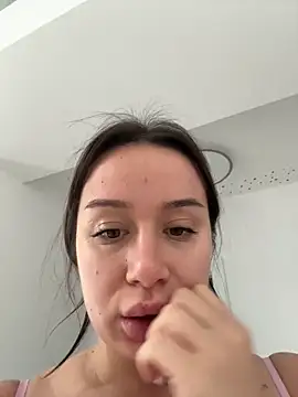 deliaroyal online show from September 25, 11:03 am